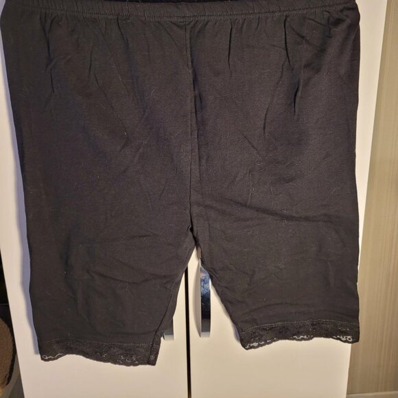 Ladies Pants with red floral embroidered 5XL or Plus 16 US - Picture 7 of 8